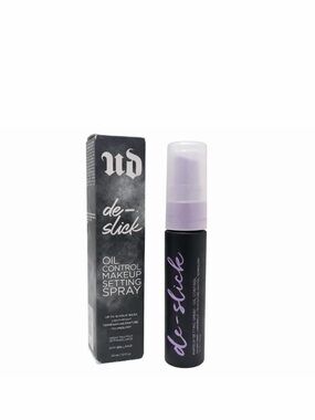 Urban Decay De-Slick Makeup Setting Spray in Lavender and Black